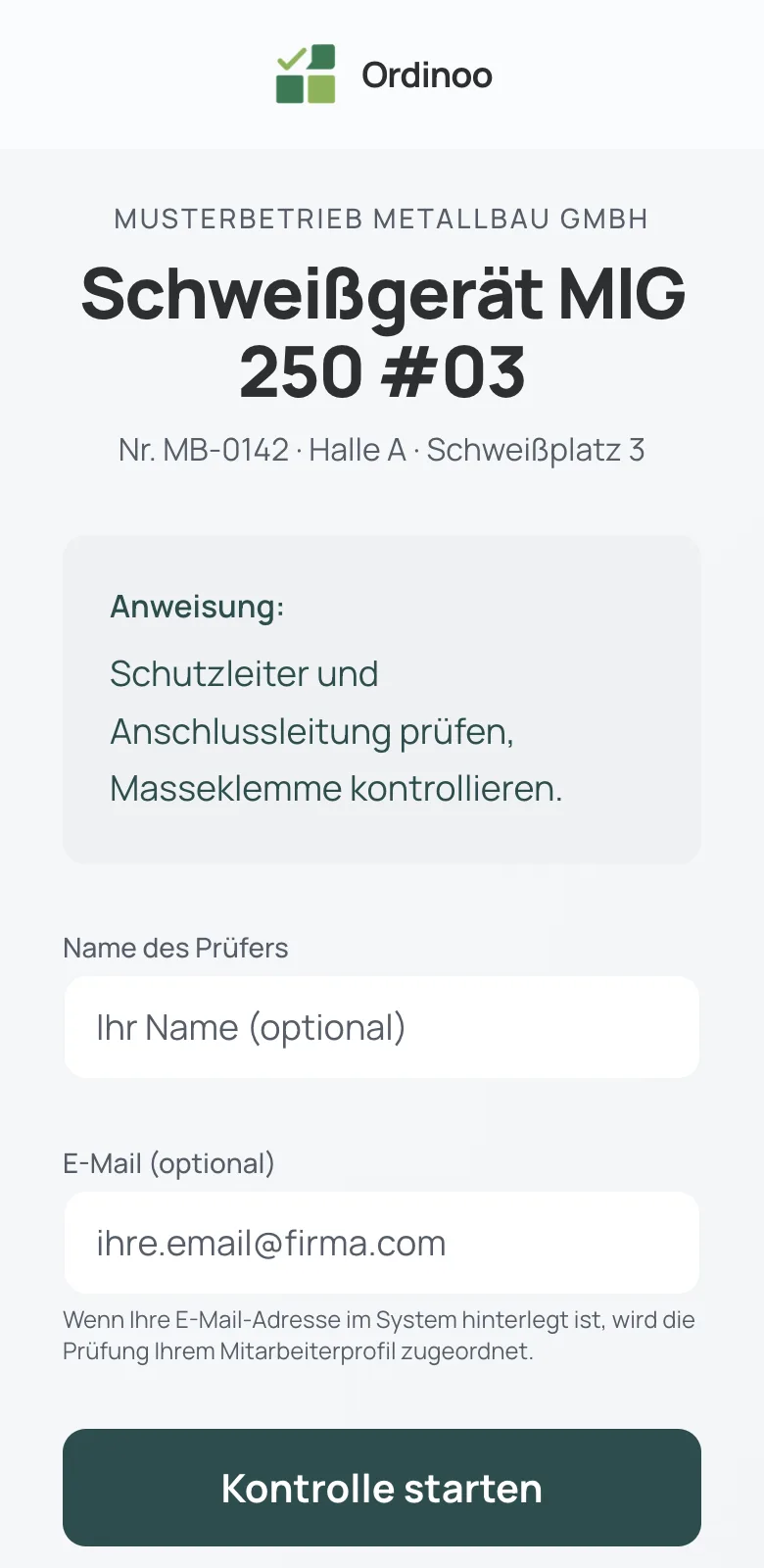 Prüfformular auf dem Smartphone: Anlage „Schweißgerät MIG 250“ mit Prüfanweisung und der Schaltfläche „Kontrolle starten“.